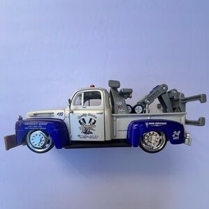 Limited Edition Blue & White MAISTO Ford F1 Pickup Wrecker 1:25 Scale No. 0939